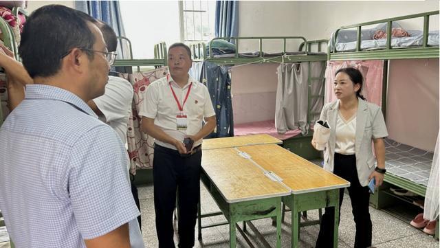 清羽率队到中都镇中心学校检查指导工作开元棋牌试玩宜宾市屏山县政府副县长余(图2)