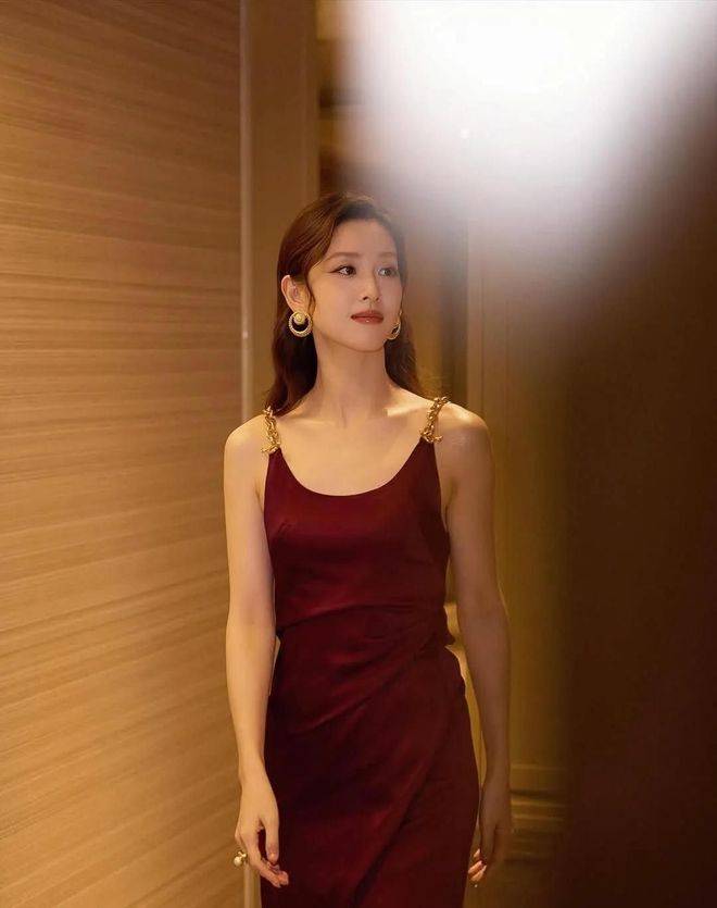 生日蛋糕是绿色的她在伦敦的豪宅曝光开元棋牌章泽天素颜庆祝32岁生日