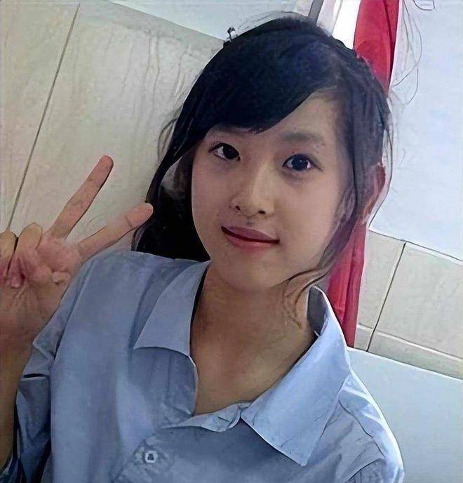 生日蛋糕是绿色的她在伦敦的豪宅曝光开元棋牌章泽天素颜庆祝32岁生日(图9) 生日蛋糕是绿色的她在伦敦的豪宅曝光开元棋牌章泽天素颜庆祝32岁生日(图9)